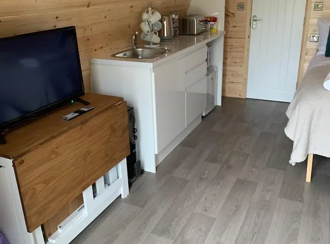 אתר קמפינג The Burrow - Sleeps 4 *