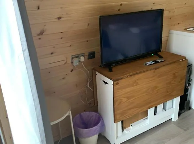 אתר קמפינג The Burrow - Sleeps 4 *