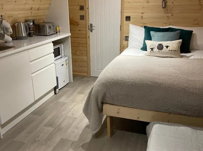 The Burrow - Sleeps 4 *